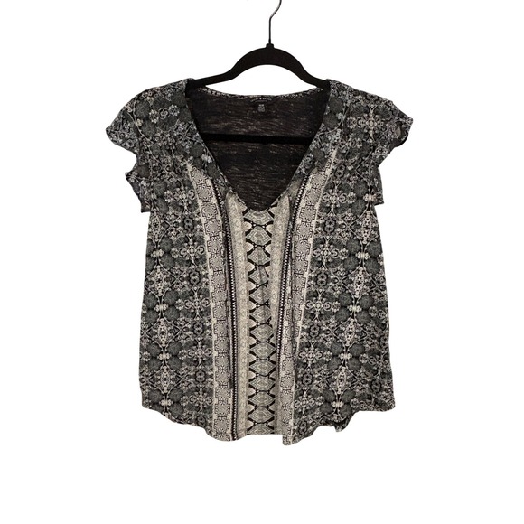 Lucky Brand Tops - Lucky Brand Black Gray Printed Flutter Sleeve V-Neck Mixed Media Top Medium